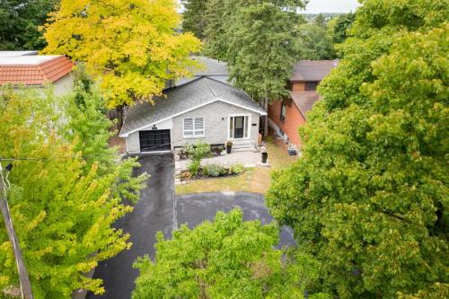 Pickering Villa | Furnished Family Home near Toronto - Great Location Game Room - Backyard - Parking & Self Checkin