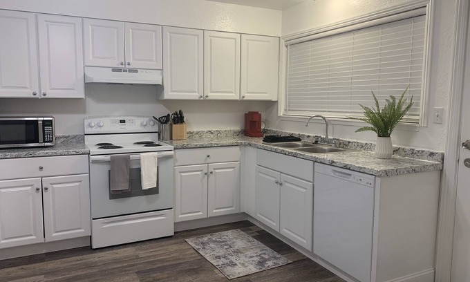 Midtown House | Furnished Midtown Reno Townhome Apt.