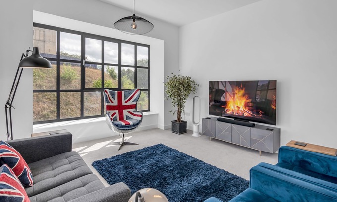 Norwich Apartment | Furnished Modern Flat Overlooking Norwich Castle