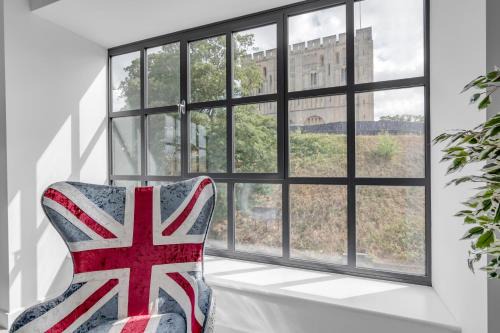 Norwich Apartment | Furnished Modern Flat Overlooking Norwich Castle