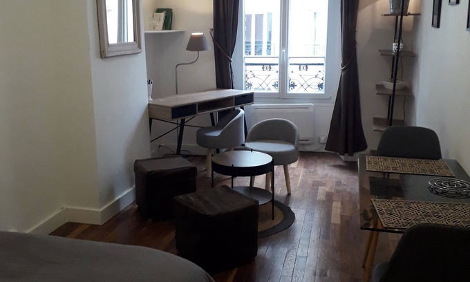 Faubourg Saint-Germain Apartment | Furnished studio 22m2 2nd floor weekly rental near Eiffel Tower