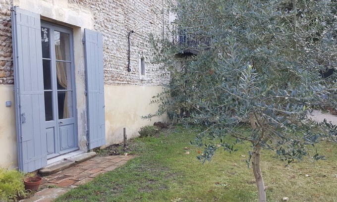 Generac Apartment | Furnished studio renovated in the heart of Générac, ideal for short stays