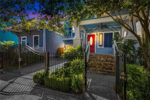 East Riverside Villa | Furnished Uptown 1 bed Close to Hospitals, Universities & French Quarter Mardis Gras