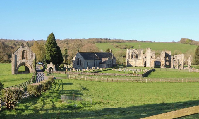 Richmond Cottage | FUSCHIA COTTAGE, pet friendly, character holiday cottage in Richmond