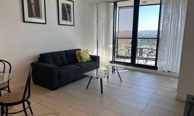 Fortitude Valley Apartment | FV Flatiron Deluxe 2BD Apt+ Infinity Pool+1C