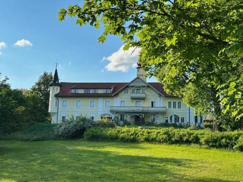 Frauendorf Hotel | Gästehaus Gut Frauendorf