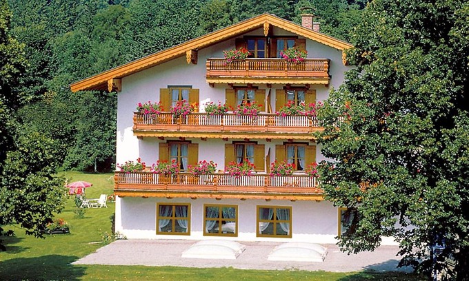 Rottach-Egern Hotel | Gästehaus Pfatischer Hotel Fewo