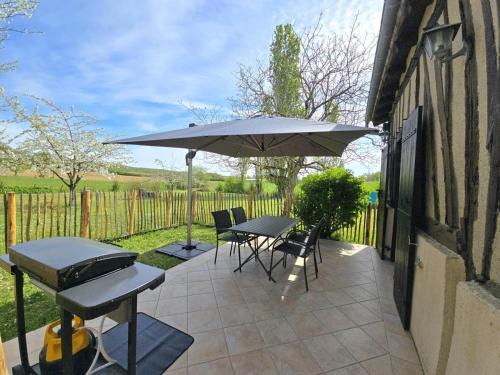 Sainte-Sabine-Born House | Gîte Authentique Calme avec Piscine et Jardin Privé - FR-1-616-474