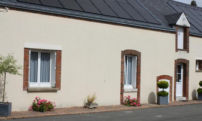 Pre-Saint-Evroult House | Gîte chaleureux avec jardin arboré, terrasse, salle de jeux et parking privé à Pré-Saint-Évroult. - FR-1-581-3