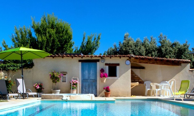 Aubignan House | Gîte classé 3* Piscine et Jacuzzi chauffés par système solaire