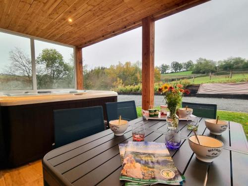 Pouilly-les-Feurs House | Gîte cosy avec spa et balcon dans la nature - FR-1-496-303