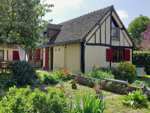 Nouvelle d'Arrou House | Gîte familial à Arrou avec jardin, babyfoot, mezzanine suspendue et cuisine équipée - FR-1-581-93