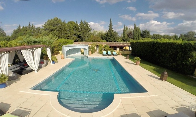 Carpentras House | Gîte Le RIAD quiet vacation home swimming pool and jacuzzi garden Carpentras