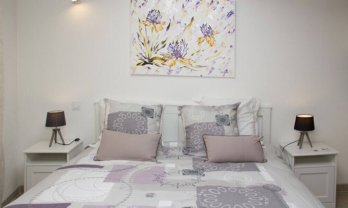 L'Isle-sur-la-Sorgue Apartment | Gîte les Iris Studio 3 Climatisé