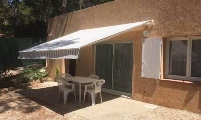 Velaux Apartment | Gîte Pinède. Bas de Villa 2 Ch, Terrasse, Parking