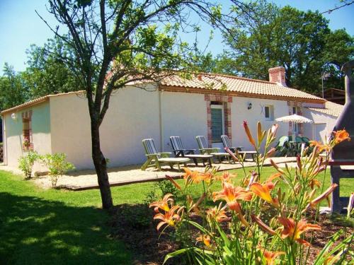La Garnache House | Gîte traditionnel rénové avec jardin clos et Wi-Fi, 3 chambres, proche de La Garnache, Vendée. - FR-1-426-195