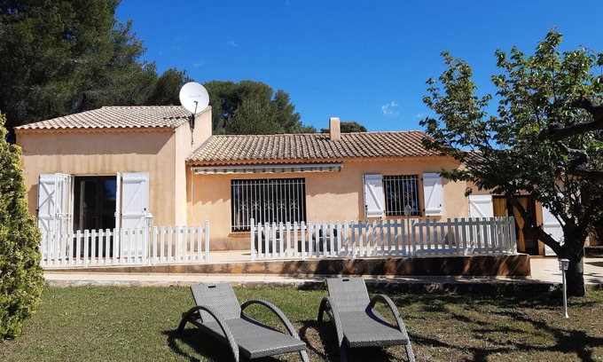 La Londe-les-Maures Apartment | Gîte Villa Sous Les Pins