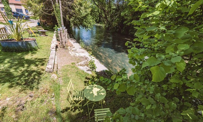 Val-de-Vesle Apartment | Gîtes Sérénaé avec vue sur rivière
