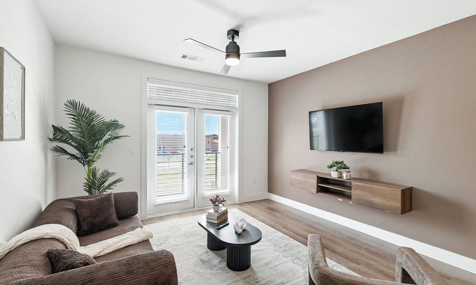 Fort Worth Condo | G101 Cozy & Stylish 1BD Near Stockyards Resort Style Amenities, Golf Sim