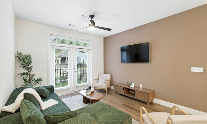 Fort Worth Condo | G36 Luxury Living DT Fort Worth 2B2B Resort Style Amenities, Golf Sim