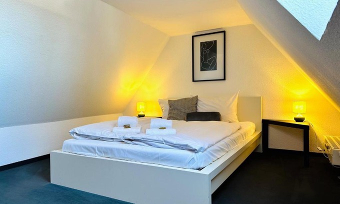 Stadtmitte Apartment | Galerie-Dachstudio- Ruhig & kompakt-Waschmaschine- WLAN- Parkplatz
