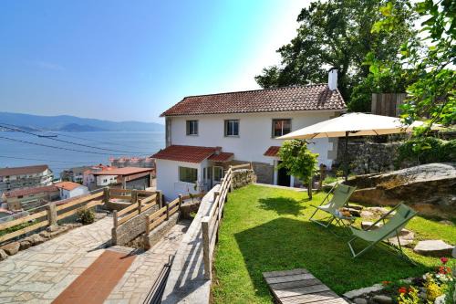 Raxo House | GALIHOST - Preciosa casa con vistas al mar en Raxó
