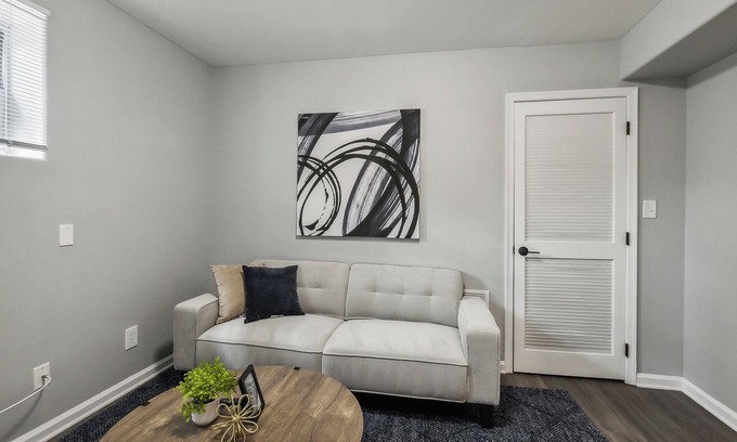 New Castle Apartment | Galloway 113 I Spacious Garden Style Retreat