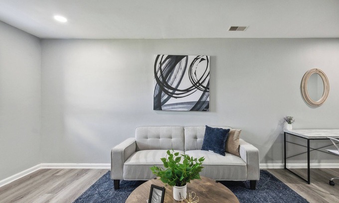 New Castle Apartment | Galloway 115 I Spacious Garden Style Retreat