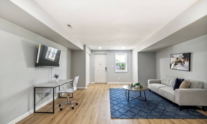 New Castle Apartment | Galloway 118 I Spacious Garden Style Retreat