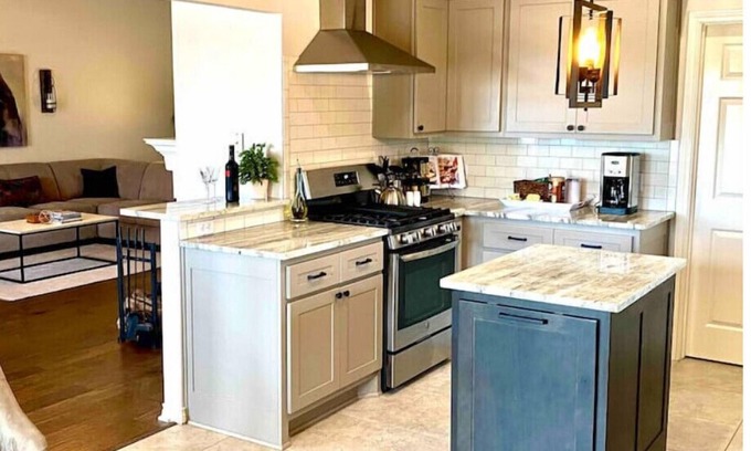 Glenhaven House | Game Day Ready- 75" TV, Pets welcome, 2 mi to TAMU
