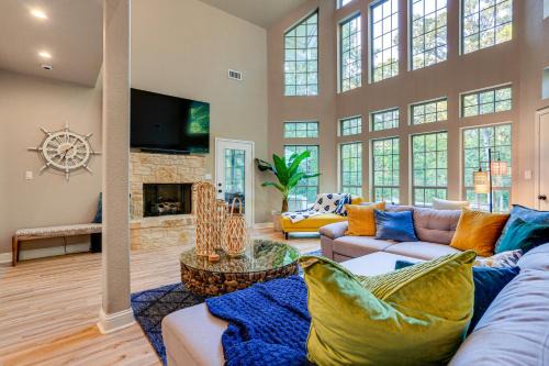 Gober House | Game Room and Lake Bonham On-Site Family Getaway!