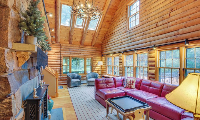 Accord Cabin | Game Room w/Speakeasy Saloon: Accord Retreat