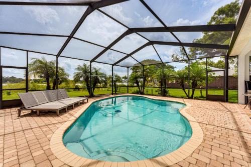 Haines City House | Game, Swim and Unwind Lakeside Retreat Near Disney