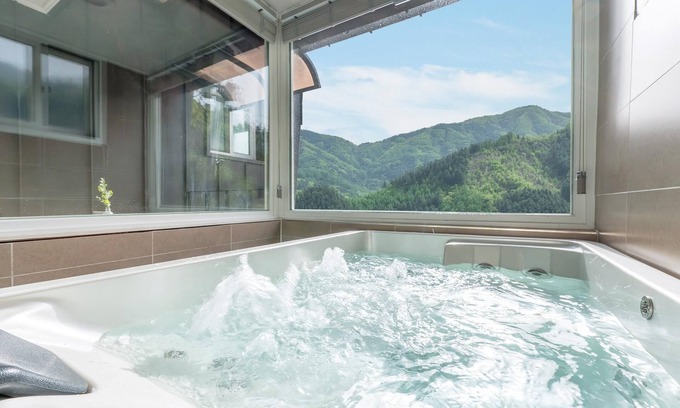 Buk House | Gapyeong Gipeunsanarae Spa Pension
