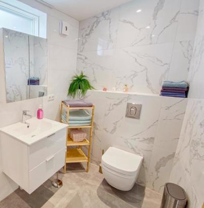 Garðabær Apartment | Gardabaer Suite - auf einer Ebene, parken frei, Rollator freundlich