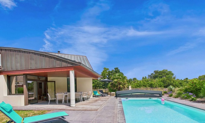 Fouesnant Ski Chalet | Garden and pool - 1km from beach- For 8