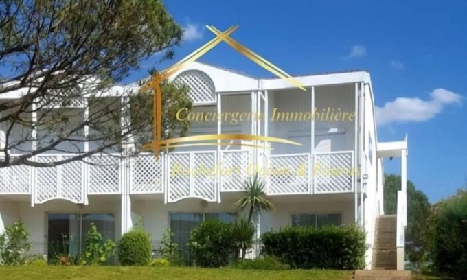 Fouras Apartment | Garden apartment with sea view and swimming pool