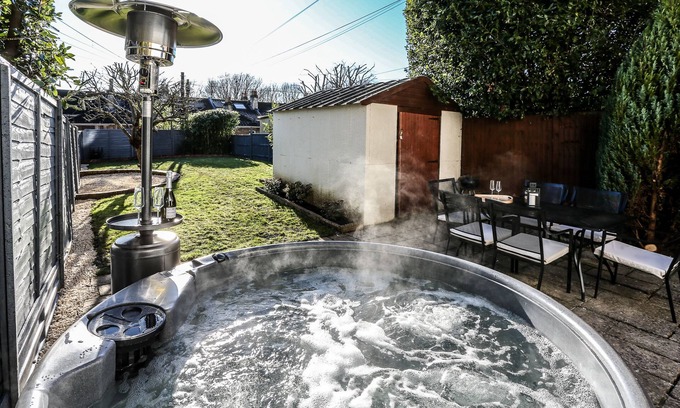 Bath Apartment | Garden Apartment with the hot tub