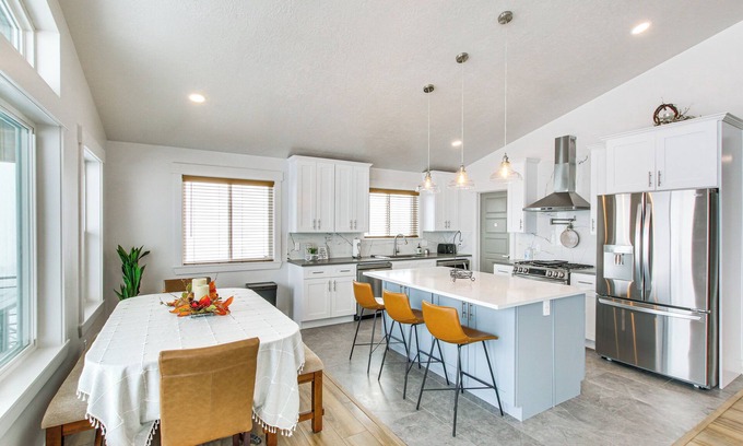 Sweetwater Cabin | Garden City Cabin w/Fire Pit: 2 Mi to Bear Lake!