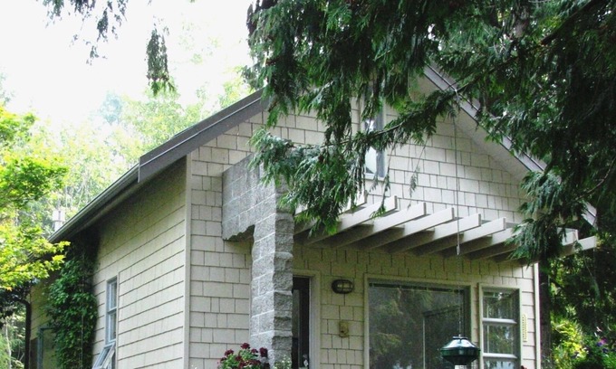 Bellingham Cottage | Garden Cottage on Lake . Rowboat.
