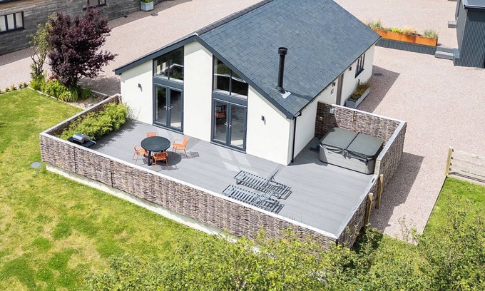 Llanfechell House | GARDEN HOUSE, pet friendly, luxury holiday cottage in Llanfechell