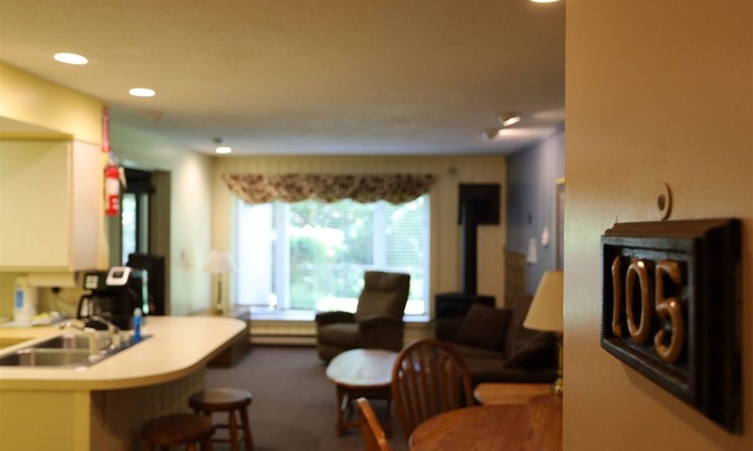Waterville Valley Condo | Garden Level Inns Of Waterville Valley Unit with Private Hot and Patio! (105)