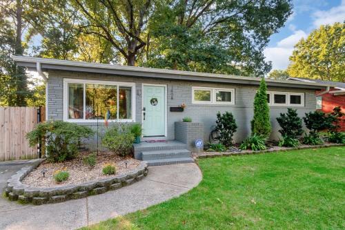 Starmount House | Garden Oasis Walk to Light Rail, SouthPark, and Southend
