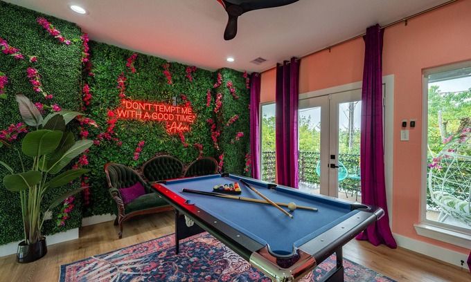 OST - South Union House | Garden of Eden! 4 Bedroom House in Downtown 12 Beds HotTub PoolTable