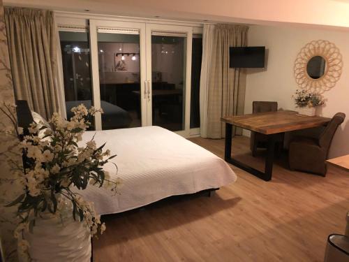 Amsterdam North House | Garden Room and Economy Room