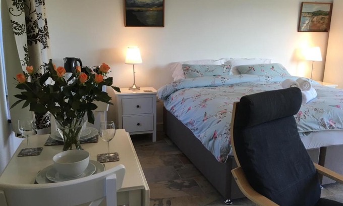 Brecon House | Garden Room near Brecon