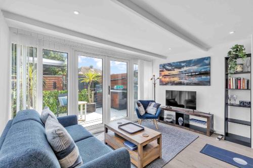 Lancing Apartment | Garden Room With Parking By My Getaways