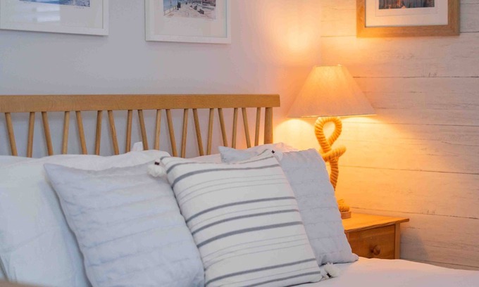 Portsmouth Apartment | Garden studio, own entry, shared kitchen. Close to beach, bars and shops