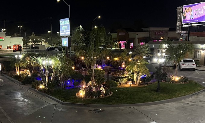 Pinedale Hotel | Garden View Inn
