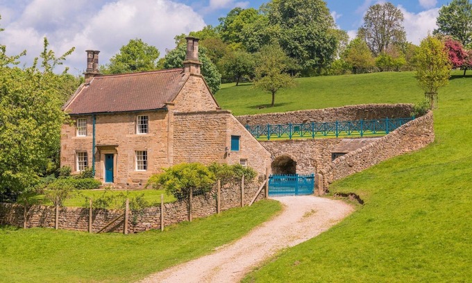 Edensor Cottage | Gardeners Cottage near Chatsworth House